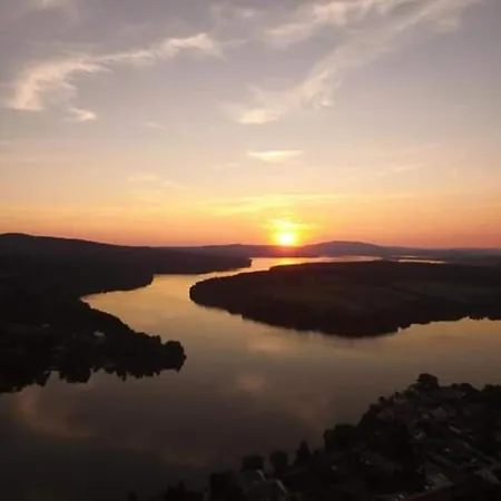 S Terasou A Vyhledem Na Jezero Lipno
