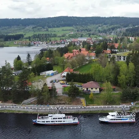 S Terasou A Vyhledem Na Jezero Lipno דירה *