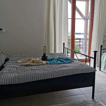 Apartment S Terasou A Vyhledem Na Jezero Lipno