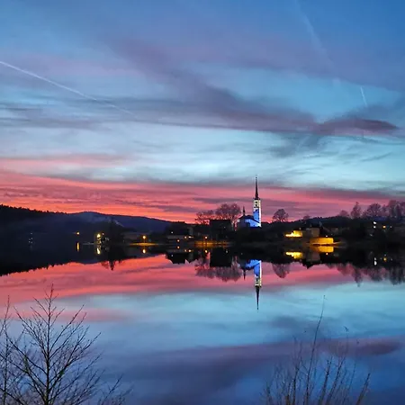 S Terasou A Vyhledem Na Jezero Lipno Apartment *