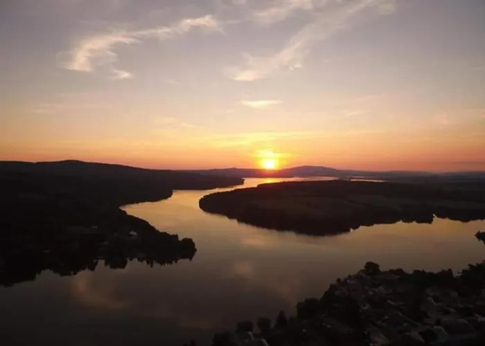 S Terasou A Vyhledem Na Jezero Lipno